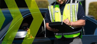 Pictiúr agus praghas dílsithe machnamhach póilíneachta tráchta nua